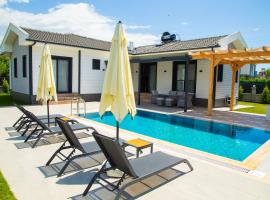 Villa with Private Pool and Jacuzzi 2, hotel in Yeşilyurt