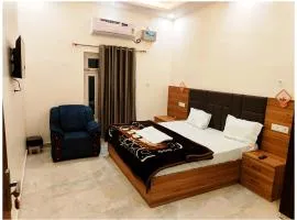 Hotel PREMIUM #VRRINDAVAN PALACE Near Ram janam Bhoomi and Temple - Fully Air Conditioned Room - A Top Rated Hotel