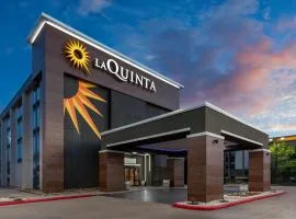 La Quinta by Wyndham Houston Stafford Sugarland