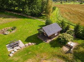 Cozy chalet for nature lovers, hotell i Ķevele