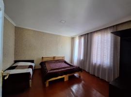 Dasveneba suramshi, hotel a Itʼkhvisi