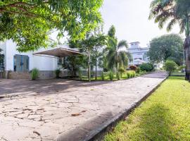 Queens Chateau Boutique Villa, hotel in Diani Beach