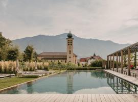 Hotel Schwarzschmied, a Member of Design Hotels – hotel w mieście Lana