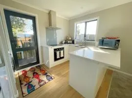 Brand new, close to hospital, plenty of parking sapces