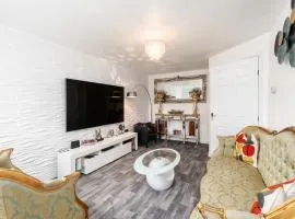Charming 3 Bedroom Home with Garden near Doncaster