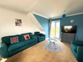 Fun family dog friendly Norfolk coast beach house, Hotel in Lessingham