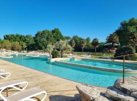 Camping de l Orangerie de Lanniron Mobilhome Esprit Zen R26, hotel v destinaci Quimper