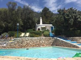 Villa Circeo, con piscina e scesa al mare，位于圣费利切-奇尔切奥的酒店