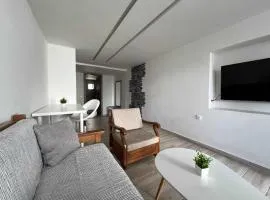 Charming Getaway in the Heart of Emporio Santorini