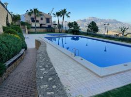 Cozy apartments with pool and sea views, hotel a Polop