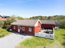 Beautiful Home In Ebeltoft With Sauna