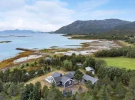 4 Bedroom Beautiful Home In Lødingen