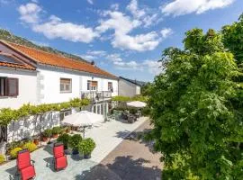 2 Bedroom Stunning Home In Drivenik