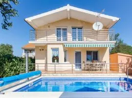 Cozy Home In Primorski Dolac