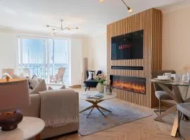 Stunning modern space with harbour views & free parking