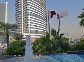 White Square Curve Hotel & Suites