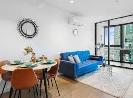 Elegant High Rise 2 Bed Apt near Melb CBD RMIT