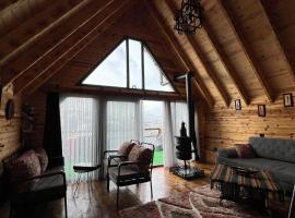 Brothers Bungalov, chal&eacute; alpino em Uğurlu