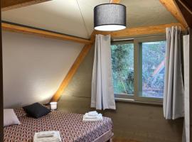 Agriturismo Glamping L'Olivo Country Holidays, kamp sa luksuznim šatorima u gradu Kampilja Maritima