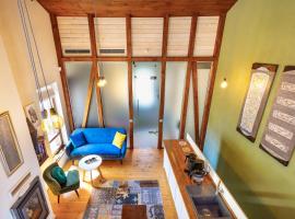 Old Town 2BR Spacious House with Private Garden and Free Parking โรงแรมในพลอฟดิฟ