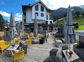 SKILL Mountain Lodge - Ski und Bike Hostel im Sommer mit JOKER CARD、ザールバッハ・ヒンターグレムのホテル