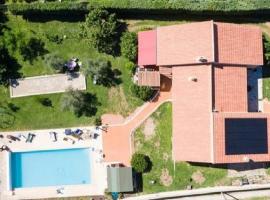 Appartement indépendent dans villa au cœur du Var, hotel Gonfaron városában