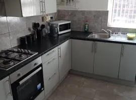Double-Bedroom in the Heart of Salford Manchester Perfect for Short Stays LT2