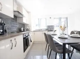 Contemporary 3 Bedroom Home with Garden & Parking