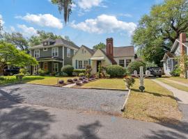 La Petite Fleur-Charming Park Circle Private Studio, hotel v destinaci Charleston