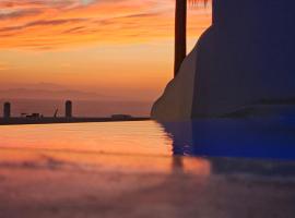 ELLI TROPiCAL LUXURY SUITES SUNSET-INFINITY POOL- SEA SIDE-NEAR CENTER PARKING, hotel con spa en Mykonos