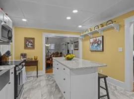15 min to Beach, 3 Acre Country Living, Firepit