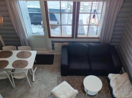 S&ouml;p&ouml; m&ouml;kki Himoksella palveluiden vieress&auml;, chal&eacute; alpino em J&auml;ms&auml;