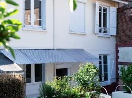 La Montpensier - maison dans le centre ville d'Eu, hotel in Eu