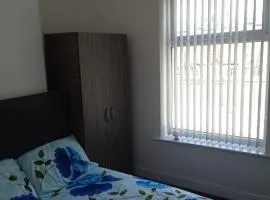 Double-Bedroom in the Heart of Salford Manchester Perfect for Short Stays LT3
