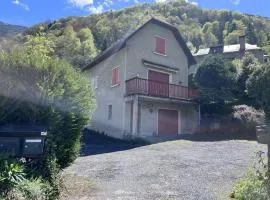 Maison spacieuse à Cauterets : 4 chambres, garage, sans animaux - FR-1-812-102