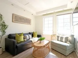 South Beach South of Fifth 1 Bedroom Apartment Steps to Beach Sleeps 5 Pet Friendly