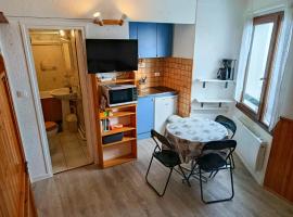 Charmant studio accès direct aux pistes et GR10, vue sur la vallée, Skiresort in Arette