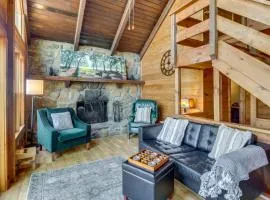 Luxe Ellijay Cabin! Grand Views, Games and Hot Tub
