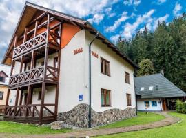 Penzi&oacute;n Za Vodou, hotel con estacionamiento en O&scaron;čadnica