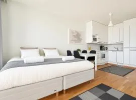 City Home Finland Tampella - City View, Own SAUNA, One Bedroom, Furnished Balcony and Great Location