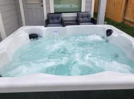 Elegant Home with Jacuzzi hot tub and pool table