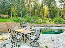 Hike and Explore Guest Suite with Deck in Issaquah
