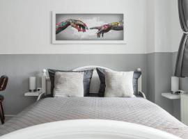 SchaeBu! Apartment 3 Altmarkt in neuem Glanz, hotel en Cottbus