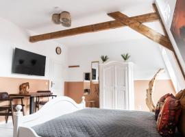 SchaeBu! 5 Apartment Altmarkt goes Afrika, hotel em Cottbus