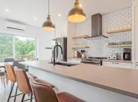 851 condo in Bromont Vieux Village mountain view