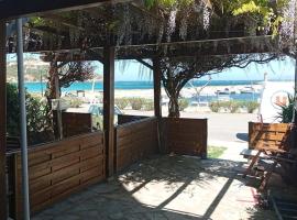 Cap Corse, face à la mer et port paisible, beach hotel in Macinaggio