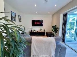 Modern Retreat in Mumbles - Disabled Access!