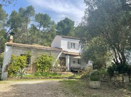 Shanti House Luberon, hotel i Cheval-Blanc