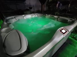 Unicum Vendégház, hotel with hot tubs in Abádszalók