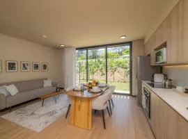 BEE Suites San José - Santa Ana